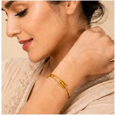 The GBG026511715 22KT Gold Bangle