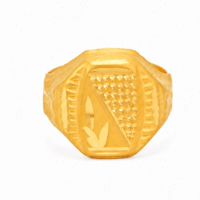 The GGR021521067 Gold Gents Ring