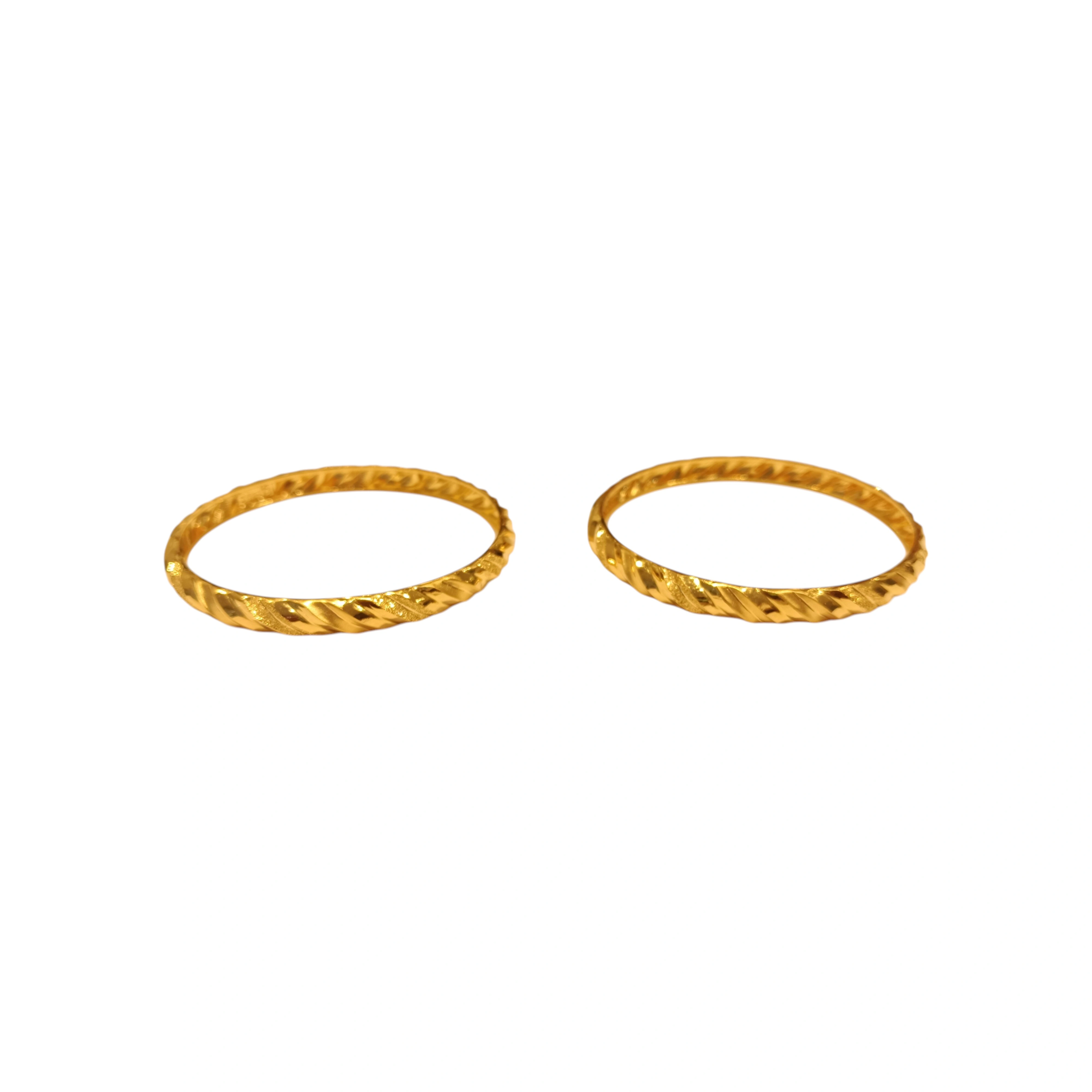 The GBG029000014 Gold Bangle