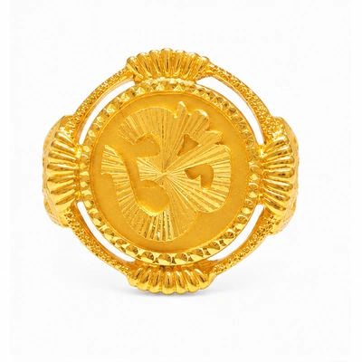 The GGR015210467 Gold Gents Ring