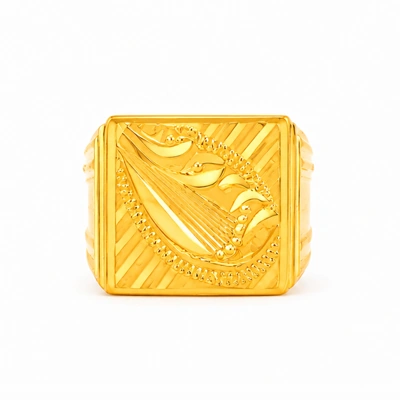 The GGR050310019 Gold Gents Ring
