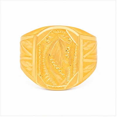 The GGR050310327 Gold Gents Ring