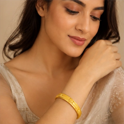 The GBG026511732 22KT Gold Bangle