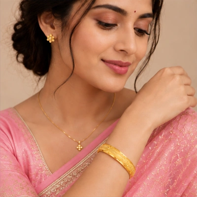 The GBG026511734 22KT Gold Bangle