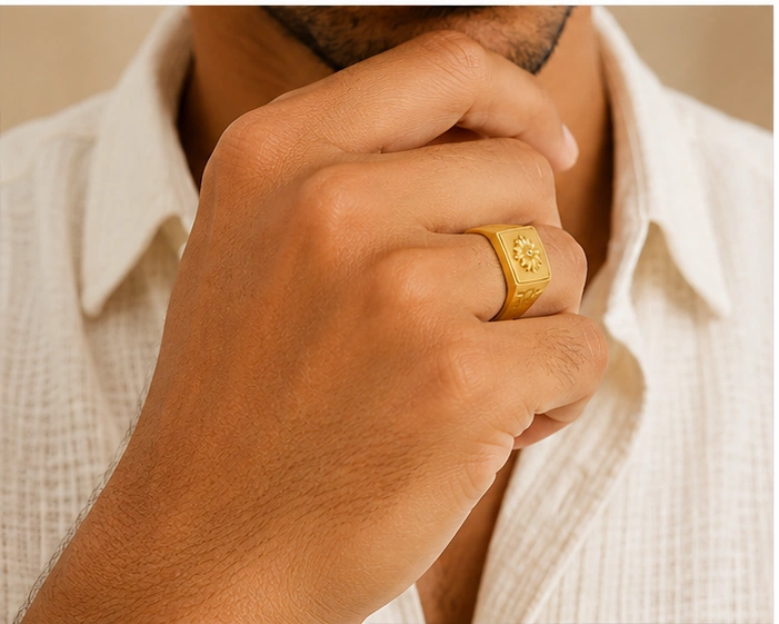 The GGR003210865 Gold Gents Ring