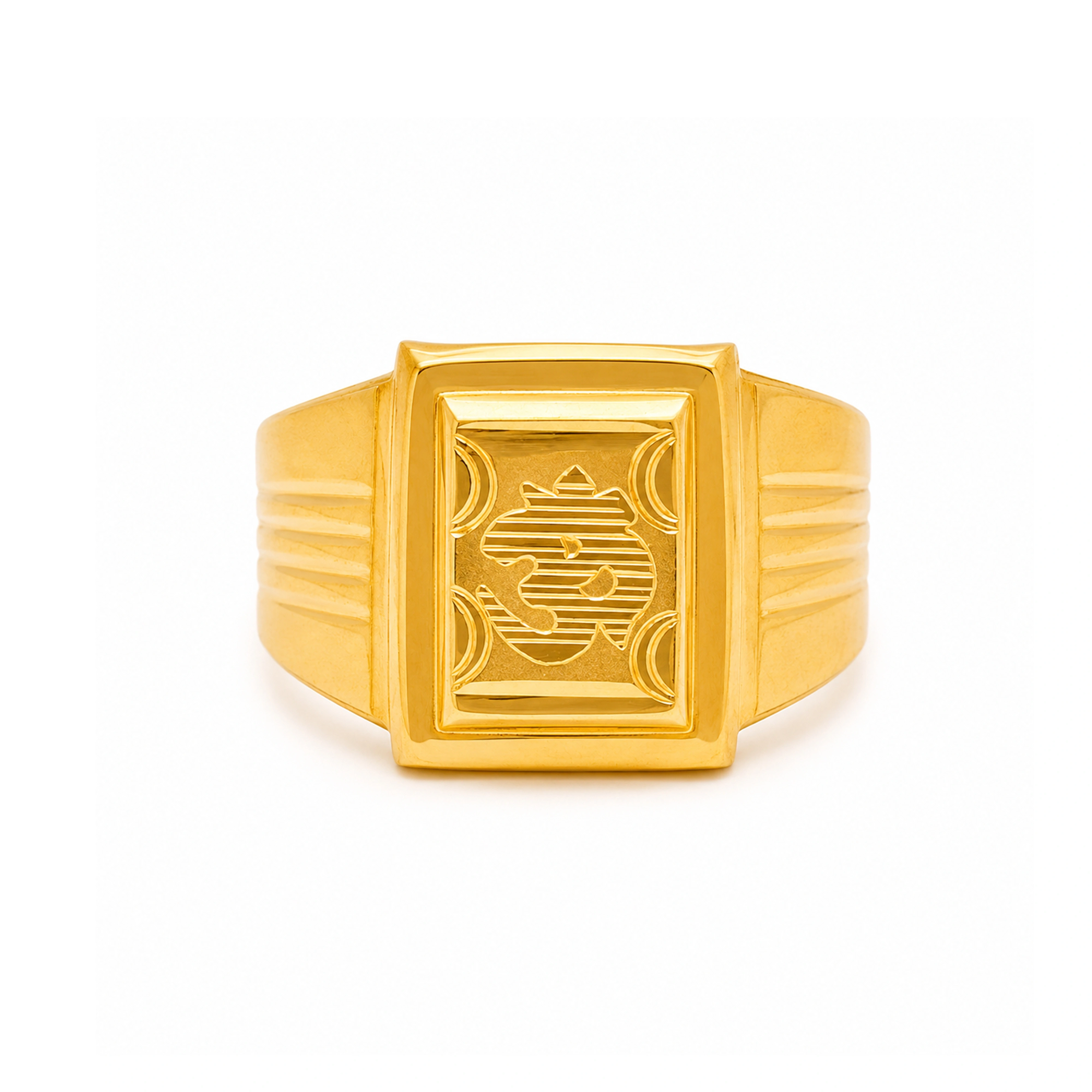 The GGR027015294 Gold Gents Ring