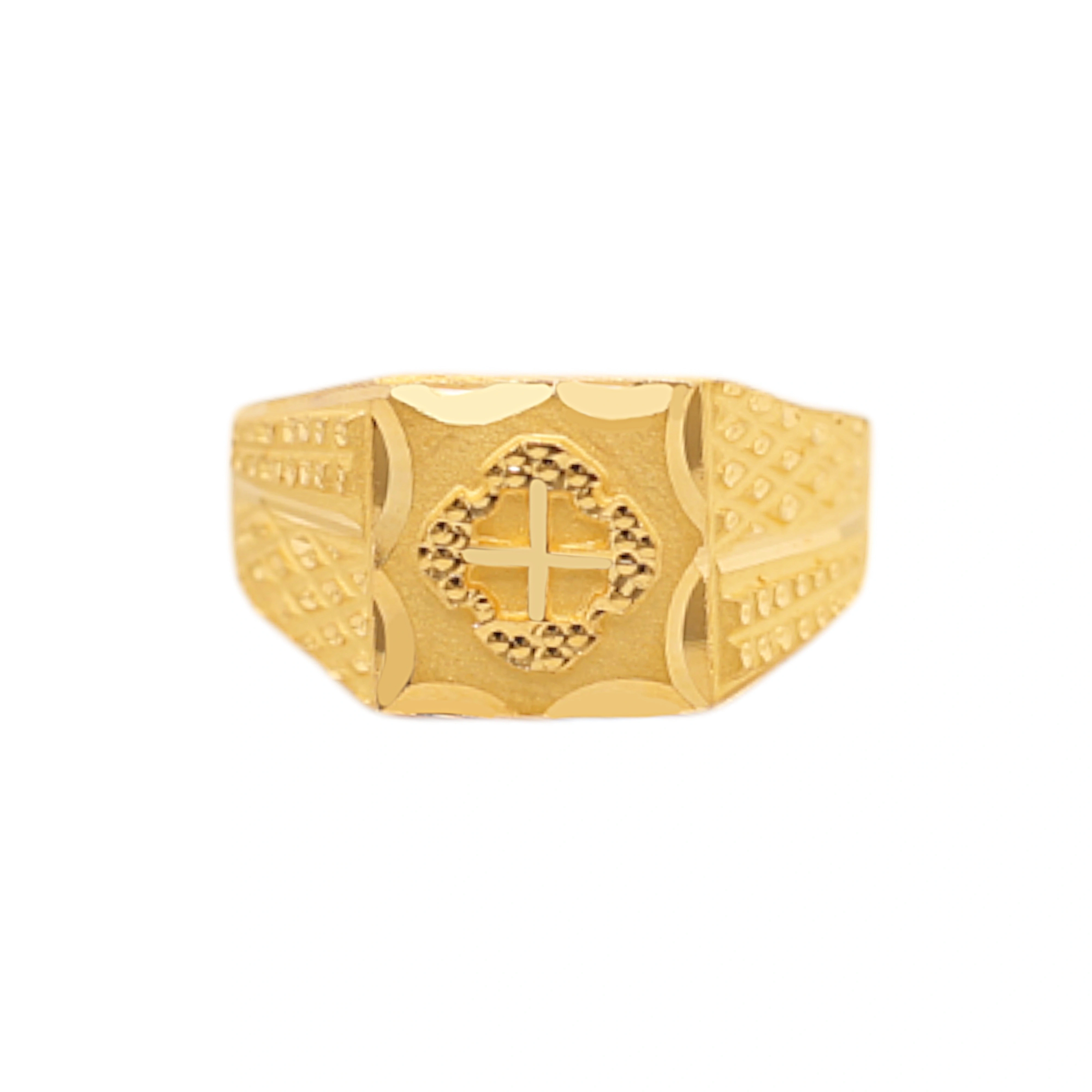The GGR027015395 Gold Gents Ring