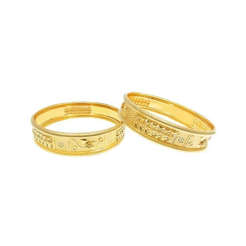The GBG01401012 Gold Bangle