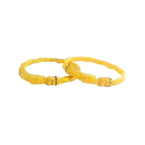 The GBG01610393 Gold Bangle